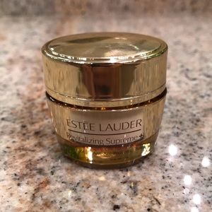 Estée Lauder Revitalizing Global Anti-Aging Creme